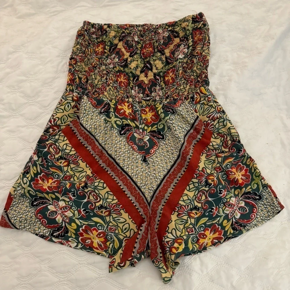 Angie Romper Size Small Beige & earth tones with Floral Print with pockets - Picture 3 of 8